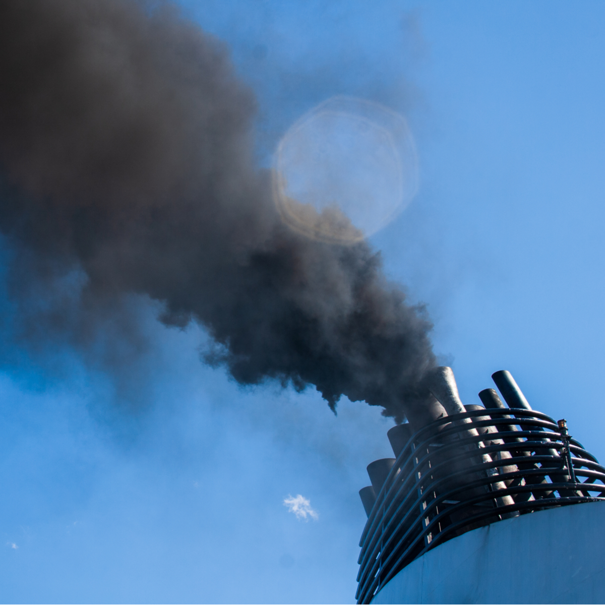 IMO reports smooth implementation of new sulphur regulations